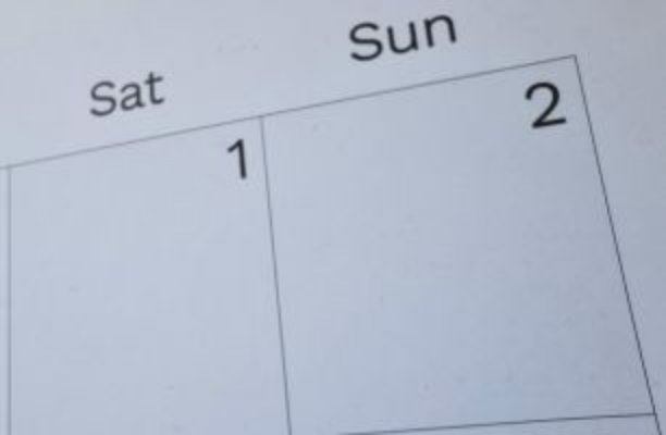A picture of a calendar with Saturday and Sunday prominent.